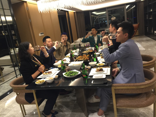 同事邀请你参加饭局,有这3个行为别轻易答应,对自己不利(图5) 同事邀请你参加饭局,有这3个行为别轻易答应,对自己不利(图5)