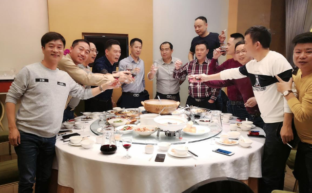 酒局上,领导要是有这3个举动,那是瞧不起你,别硬往上凑(图2) 酒局上,领导要是有这3个举动,那是瞧不起你,别硬往上凑(图2)