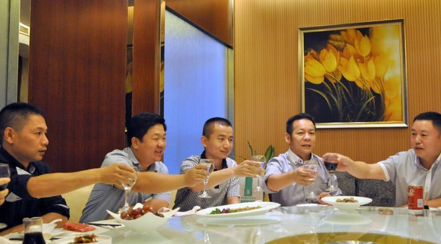 为何参加饭局,最好不要去拍照发朋友圈?早知道,早提防(图4) 为何参加饭局,最好不要去拍照发朋友圈?早知道,早提防(图4)