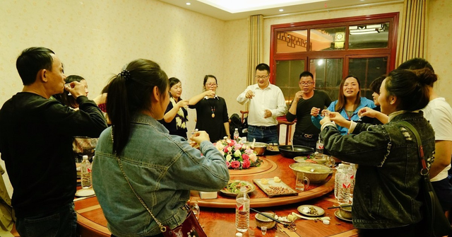 董明珠坦言:和下属吃一顿饭,你就能看出他值不值得被重用(图6) 董明珠坦言:和下属吃一顿饭,你就能看出他值不值得被重用(图6)